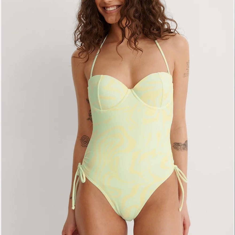 NA-KD one piece swimsuit bathing suit